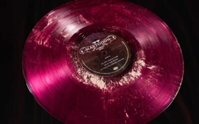 Mastodon lanzará vinilos que contienen fósiles reales de mastodontes